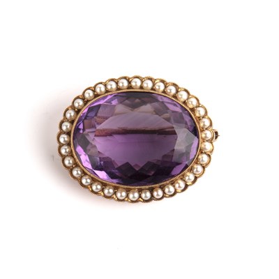 Lot 236 - Large amethyst brooch stamped '15ct 58' to the...