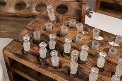 Lot 1019 - A collection of scientific laboratory equipment and demonstration sets