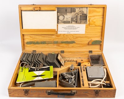 Lot 1019 - A collection of scientific laboratory equipment and demonstration sets