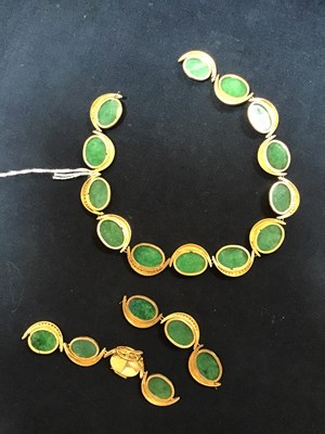 Lot 134 - An 18k gold, green stone and diamond necklace,...
