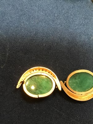 Lot 134 - An 18k gold, green stone and diamond necklace,...