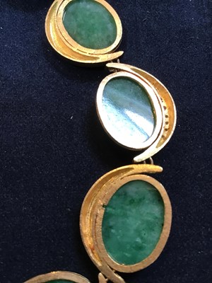 Lot 134 - An 18k gold, green stone and diamond necklace,...