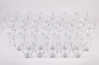 Lot 172 - A collection of glassware