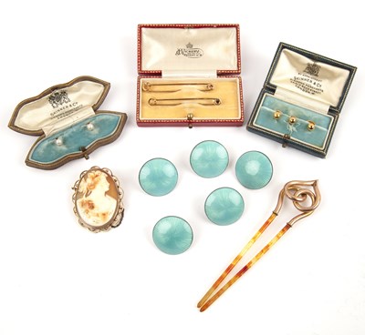 Lot 485 - Group of various jewellery comprising a cameo...