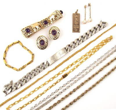 Lot 490 - Collection of jewellery  comprising a precious...