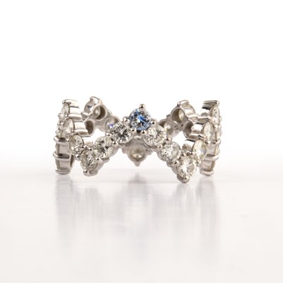 Lot 491 - Diamond zig zag ring set into an unmarked...