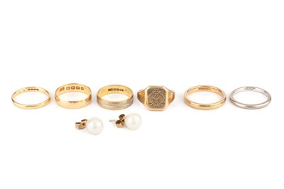 Lot 374 - Three 18ct yellow gold wedding bands, an 18ct...