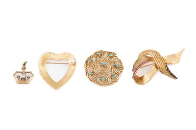 Lot 151 - A stone set brooch, of textured ribbon design,...