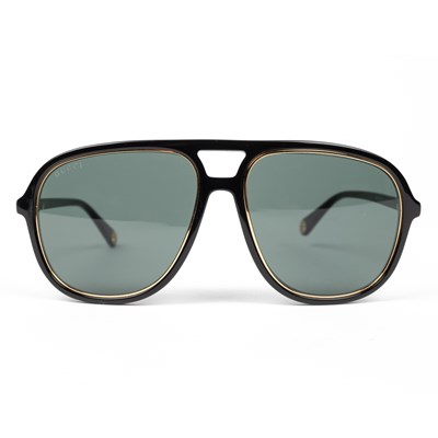 Lot 567 - A pair of unisex Gucci Pilot sunglasses, with...