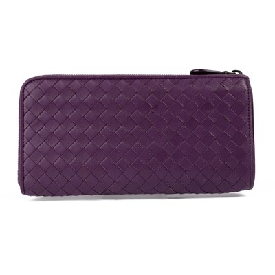 Lot 538 - A Bottega Veneta lady’s leather purse Purple...