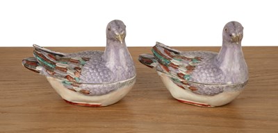 Lot Pair of famille rose export tureens and covers...