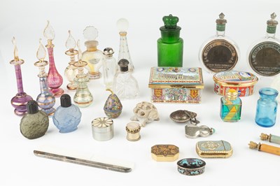 Lot 348 - A collection of various scent bottles, to...