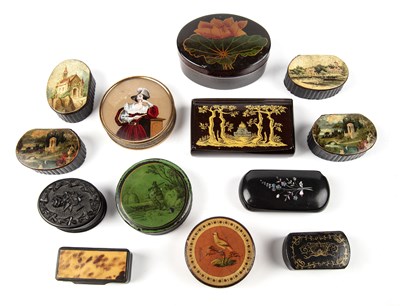 Lot 484 - A collection of thirteen snuff boxes