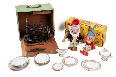 Lot 237 - A collection of miscellaneous items