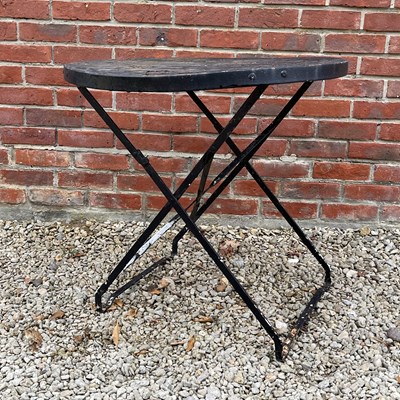 Lot 1392 - A circular cafe table