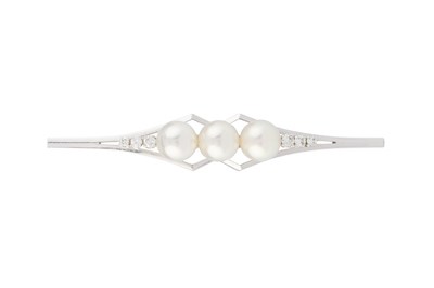 Lot 181 - A cultured pearl and diamond bar brooch, the...