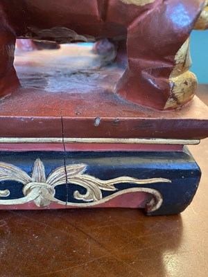 Lot 537 - A Chinese carved gilt and painted sculpture stand