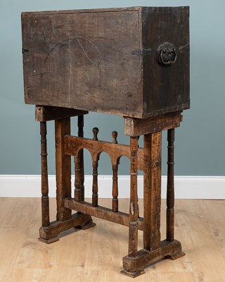 Lot 514 - A 17th century Spanish Vargueno