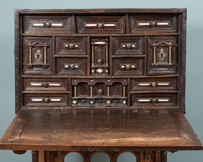 Lot 514 - A 17th century Spanish Vargueno