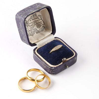 Lot 379 - Collection of rings  to include three 22ct...