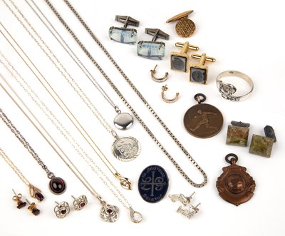 Lot 376 - Group of various jewellery to include: a...