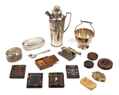 Lot 51 - A collection of bijouterie and other decorative items