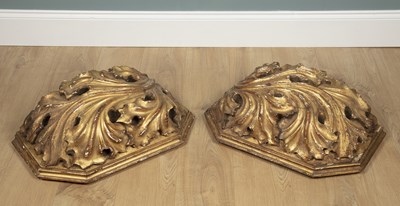 Lot 259 - A pair of George IV carved giltwood wall brackets