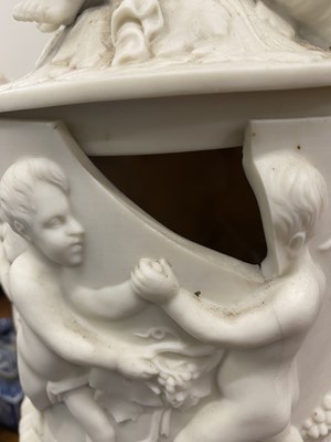 Lot 231 - A collection of ceramics and glass ornaments