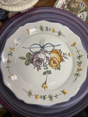 Lot 231 - A collection of ceramics and glass ornaments