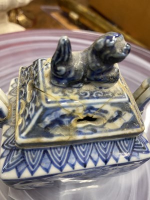 Lot 231 - A collection of ceramics and glass ornaments
