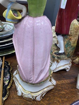 Lot 231 - A collection of ceramics and glass ornaments