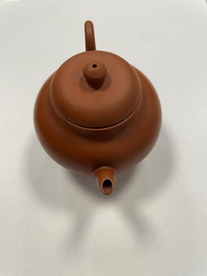 Lot 231 - A collection of ceramics and glass ornaments