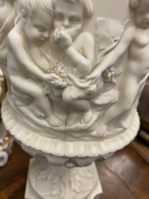 Lot 231 - A collection of ceramics and glass ornaments