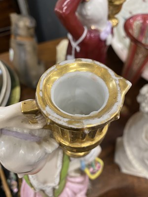 Lot 231 - A collection of ceramics and glass ornaments