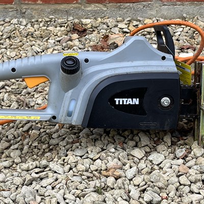 Lot 1466 A Titan electric chainsaw