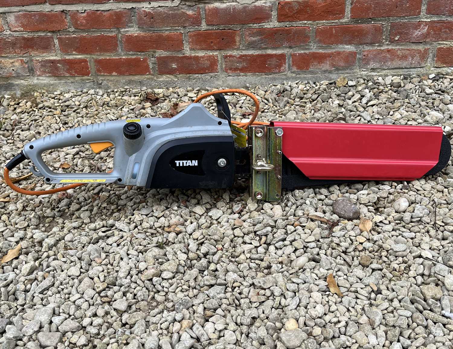 Lot 1466 - A Titan electric chainsaw