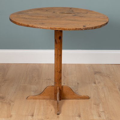 Lot 502 - A pine circular-topped occasional table