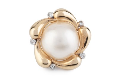 Lot 129 - A mabe pearl and diamond panel brooch, the...