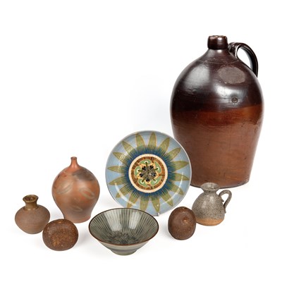 Lot 586 - A collection of studio pottery