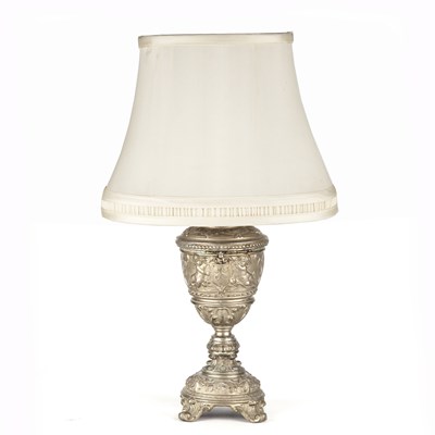 Lot 342 - A table lamp