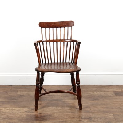 Lot Yew wood comb back Windsor chair 18th Century,...