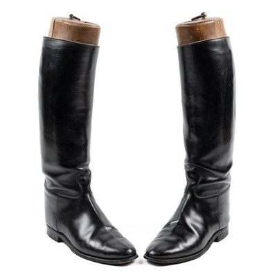 Lot 653 - A pair of black leather riding boots