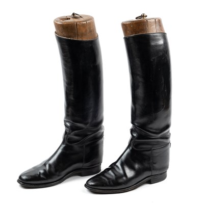 Lot 653 - A pair of black leather riding boots