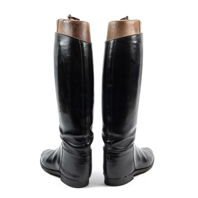 Lot 653 - A pair of black leather riding boots