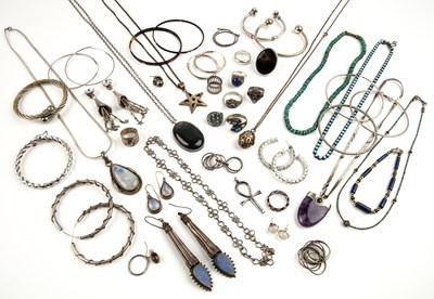 Lot 235 - Collection of jewellery to include: silver and...