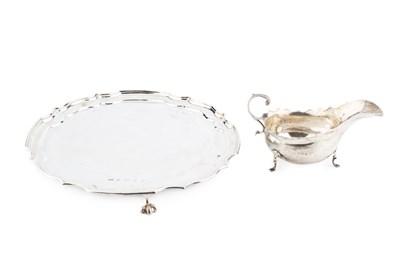 Lot 789 - A silver salver, with shaped border on paw...