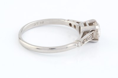 Lot 262 - A diamond single stone ring, the old...