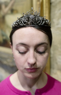 Lot 277 - A late 19th/early 20th century diamond tiara,...