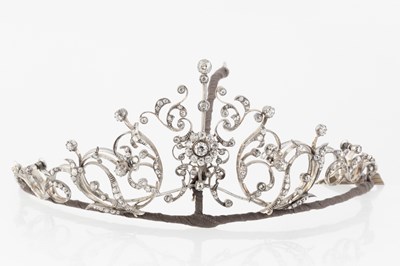 Lot 277 - A late 19th/early 20th century diamond tiara,...