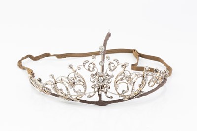 Lot 277 - A late 19th/early 20th century diamond tiara,...